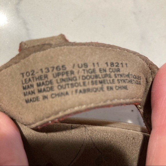 TAOS Sz 11 Trophy 2 Leather Strappy Sandal - Picture 8 of 9